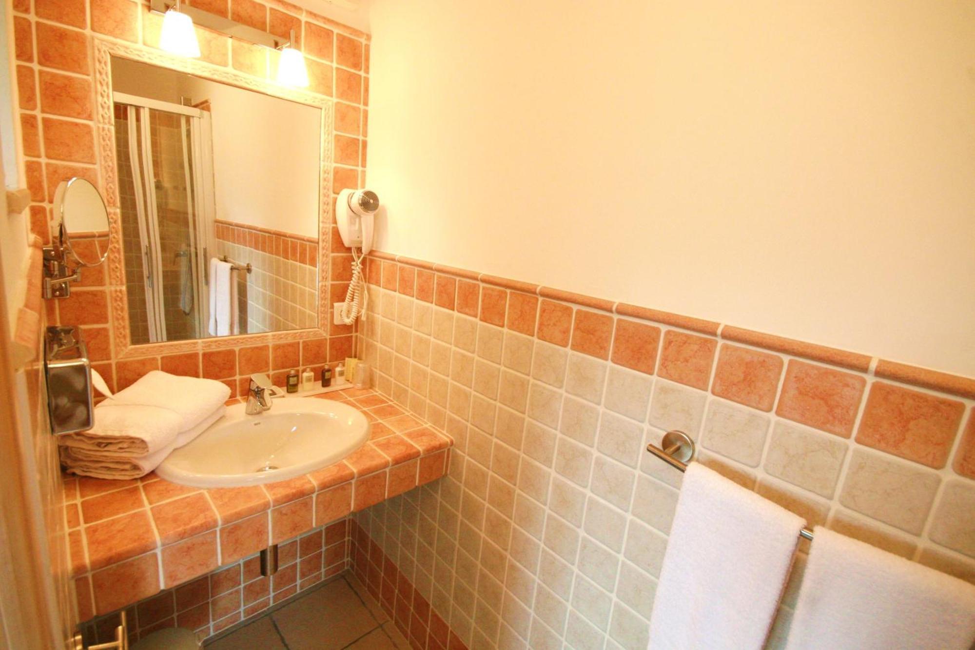 Hotel Marc-Hely La Colle-sur-Loup Kamer foto